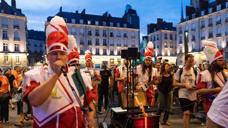 La Nuit du VAN sera animée (entre autres) par la fanfare rock The Green Line Marching Band. © Jean-Félix Fayolle